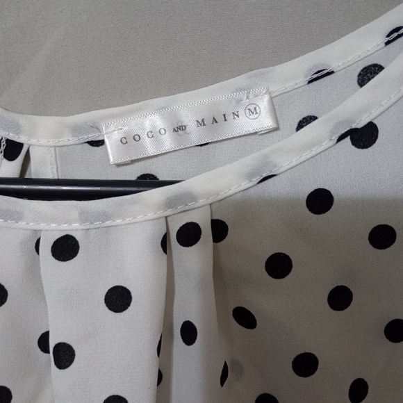 Coco & Main Women’s White & Black Polka Dot Sleeveless Blouse-Keyhole Back-Sz M - Picture 2 of 5